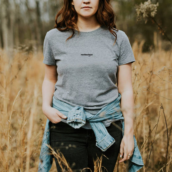 Minimaliste Femme Tee